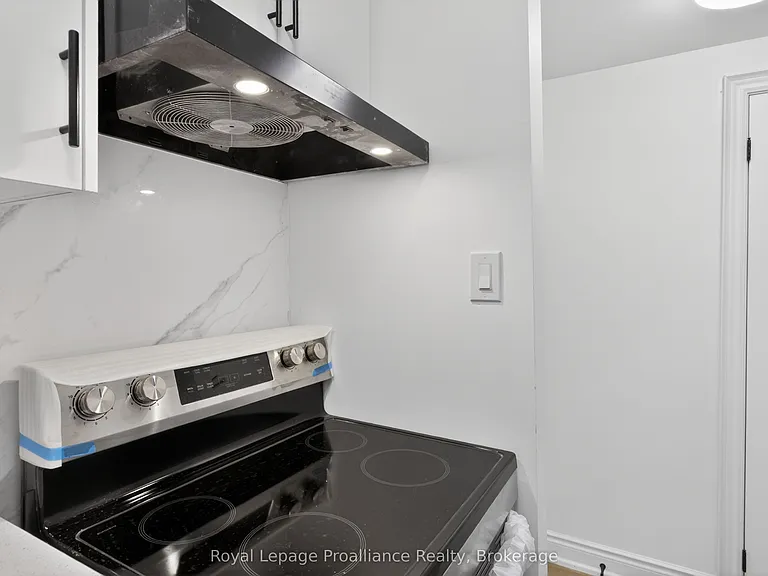 171 Hazlitt St #1 — Photo 6