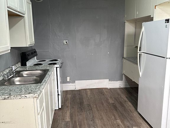 4th image of 421 W Brady St #1