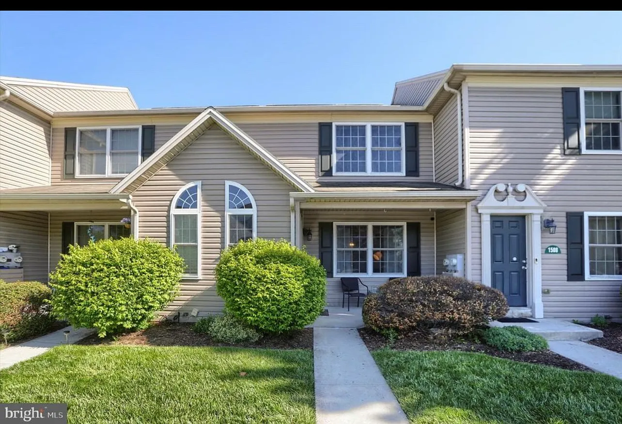 3 bed, 1696 sqft, $2,295 — Photo 1