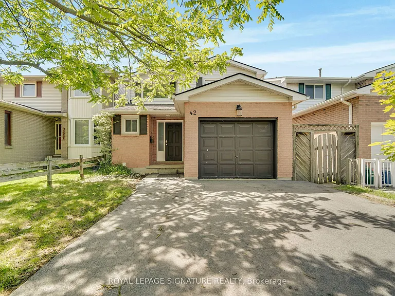 42 Baxter Cres — Photo 1