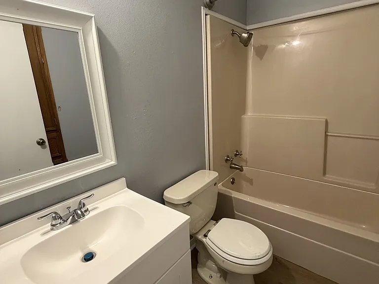 2807 W Chicago Ave — Photo 13