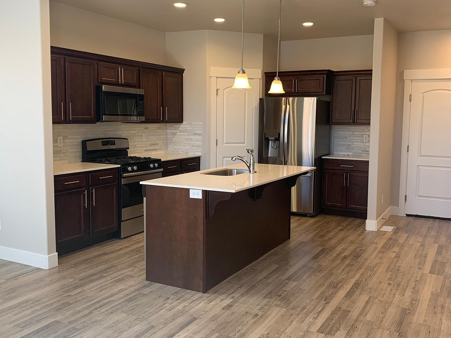 CMNOW 62冊 P-181 :Allied Moulded Products