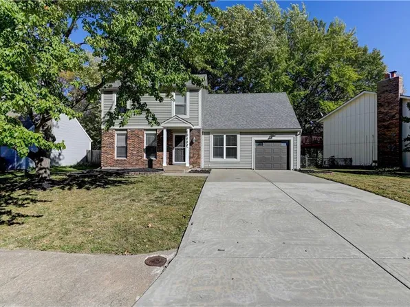 15117 S Locust St, Olathe, KS 66062