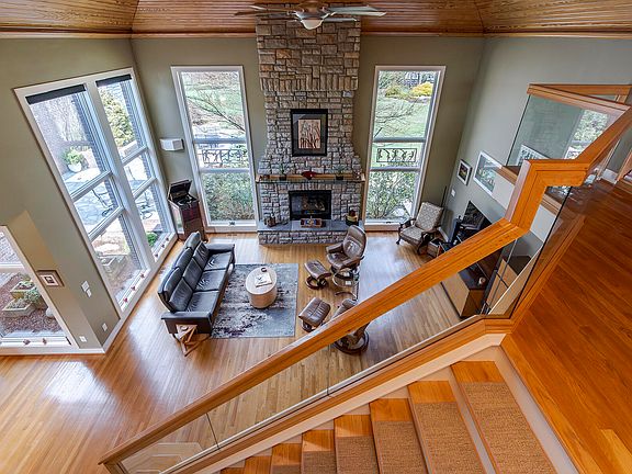 5th image of 201 Cambridge Ln