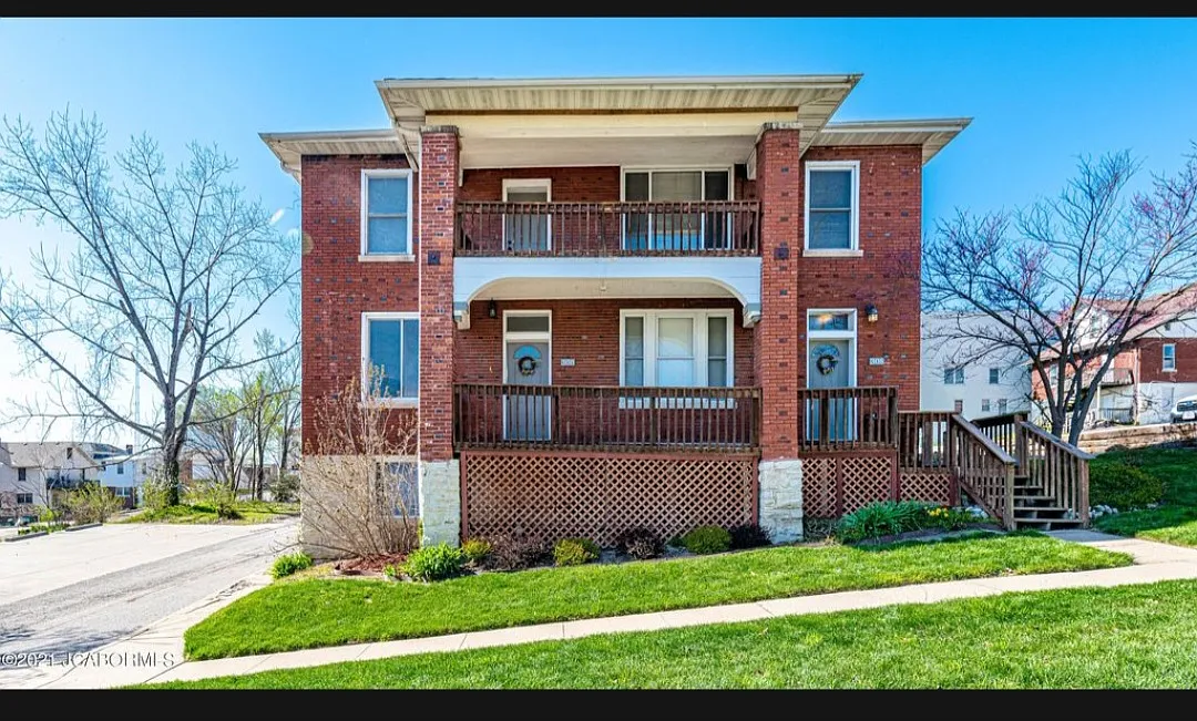 306 Jackson St — Photo 1