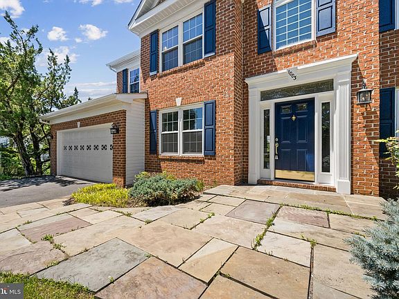 3rd image of 1003 Gleneagle Ct