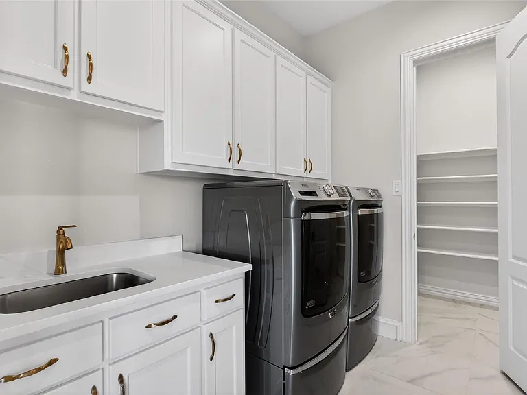 5704 Pine Valley Dr — Photo 29