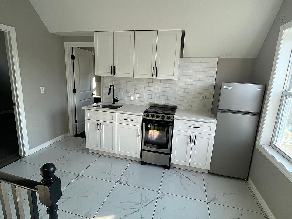1st image of 528 Norwood St #3