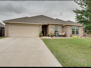 211 Ghost Rider Rd, Waxahachie, TX 75165