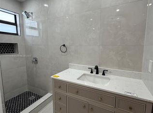 1821 Utopia Dr, Hollywood, FL 33023