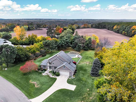 3rd image of 336 Hyder Circle Dr