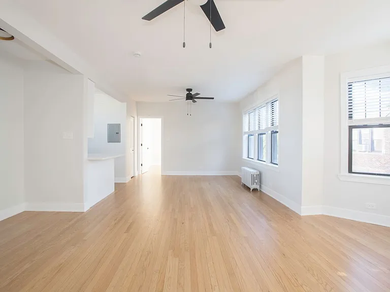 2613 W Berwyn Ave — Photo 12