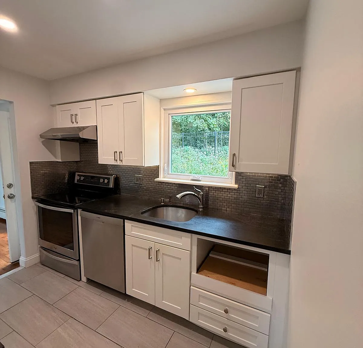 24A Van Wicklen Ct, Northport — Photo 3