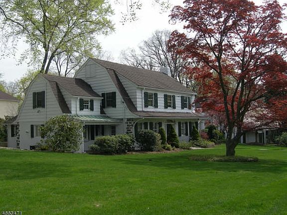 2nd image of 154 Park Ave