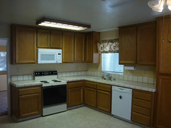 1303 Pilgrims Dr, Roseville, CA 95747