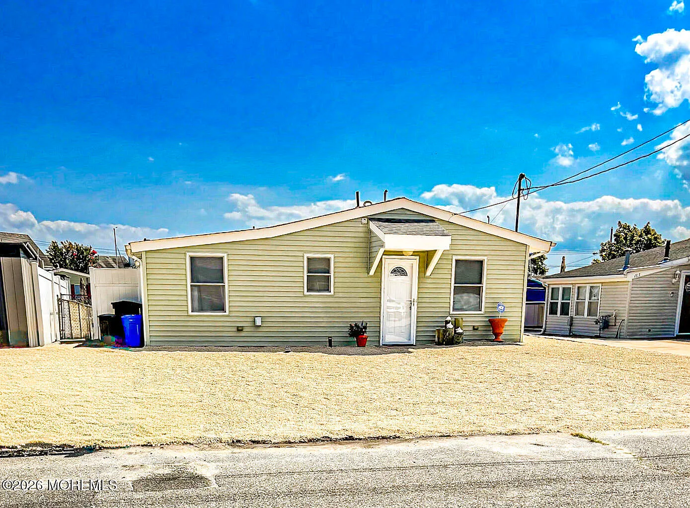 3 bed, 813 sqft, $3,000 — Photo 1