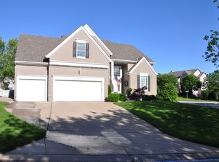 13013 Ballentine St, Overland Park, KS 66213