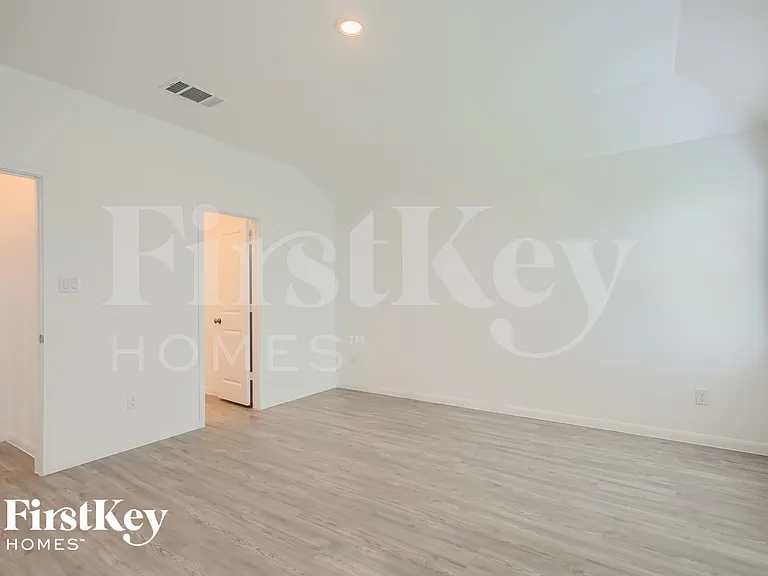 1204 Treehouse Ln — Photo 16