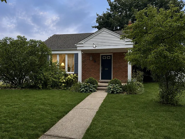 9 Chippewa Ave — Photo 1