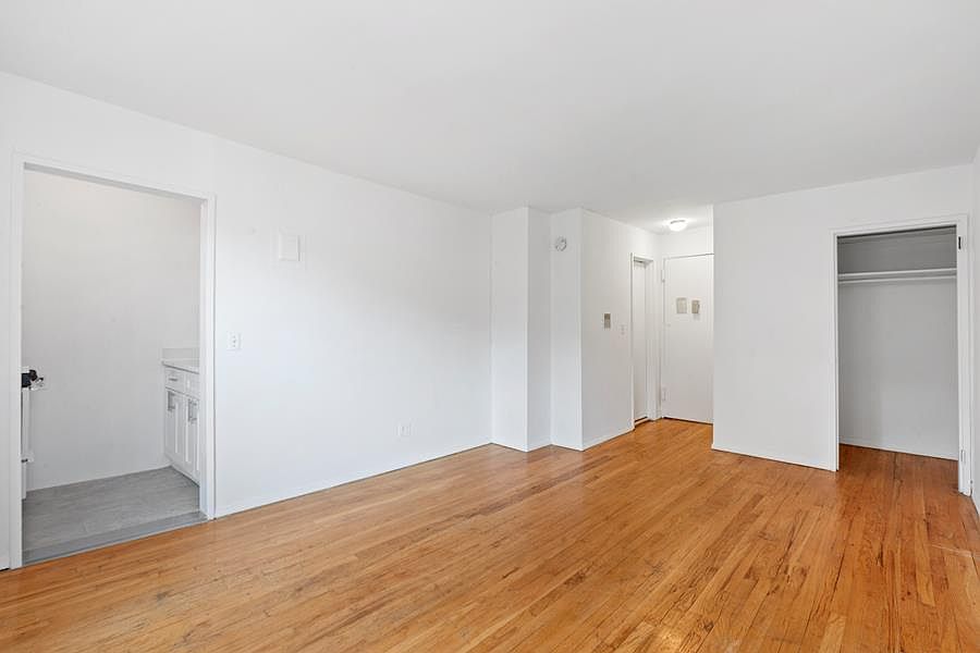 2nd image of 301 E 84th St APT 4C