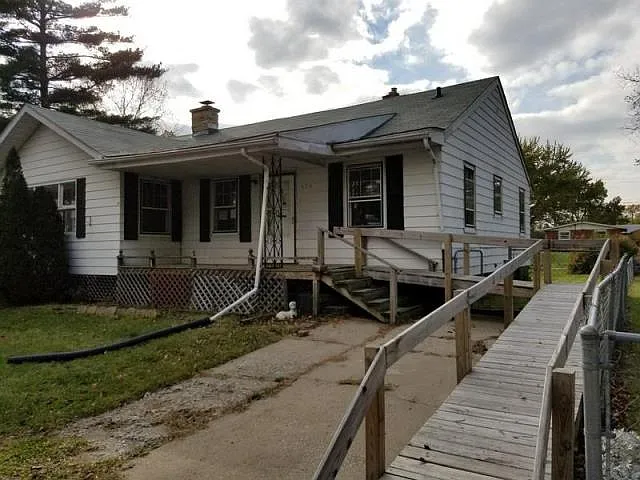 626 Gladys St photo 1