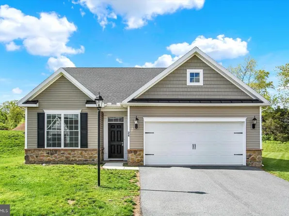 24 Flicker Ct, Gettysburg, PA 17325