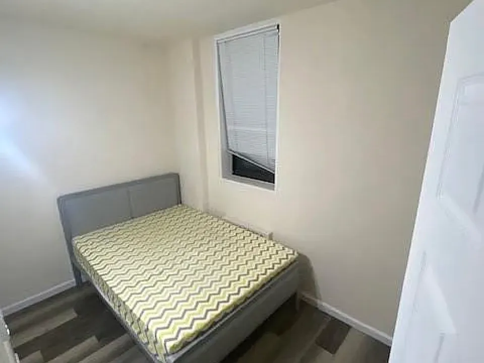 145 Lincoln Ave #1P