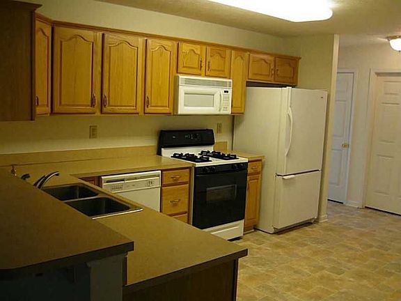 5th image of 405 Waterford Ln