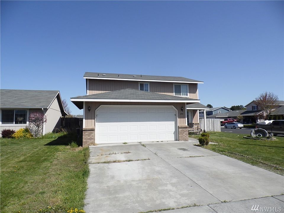 2nd image of 255 E Lilac Pl