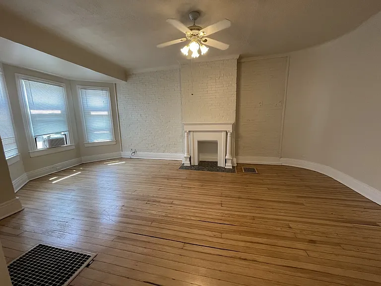 332 Stratford Ave — Photo 2