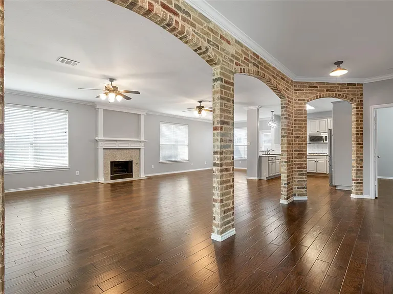 504 Connemara Ct — Photo 14