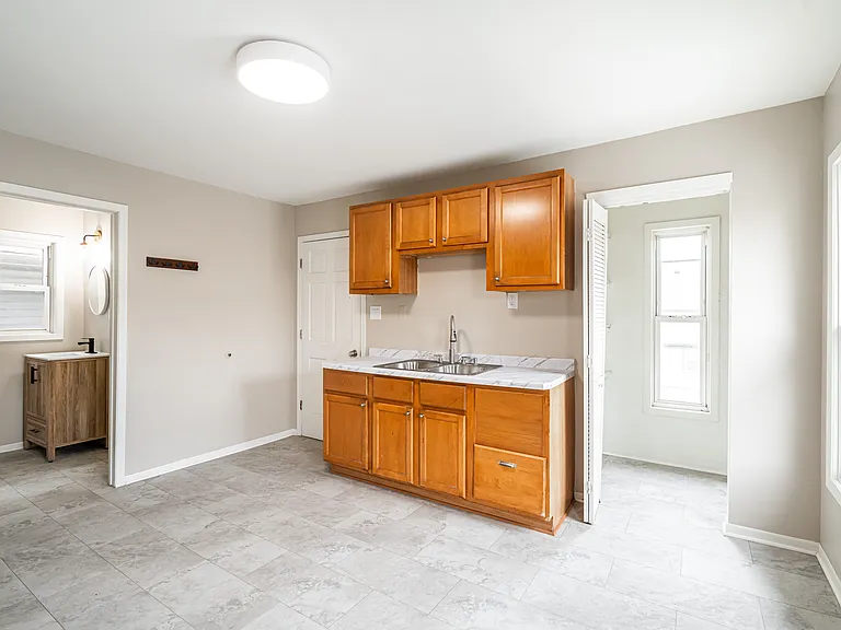 305 E Clarence St #A — Photo 14