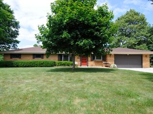 14216 W Sun Valley Dr, New Berlin, WI 53151