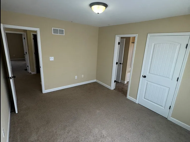 111 Castanet Ct — Photo 25