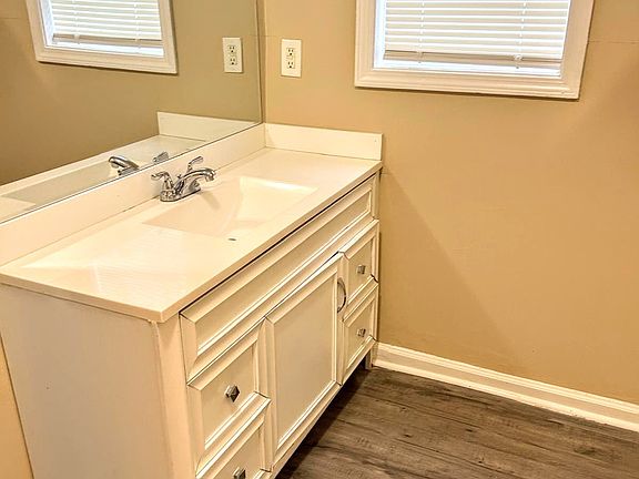 5th image of 601 Elmwood St #4