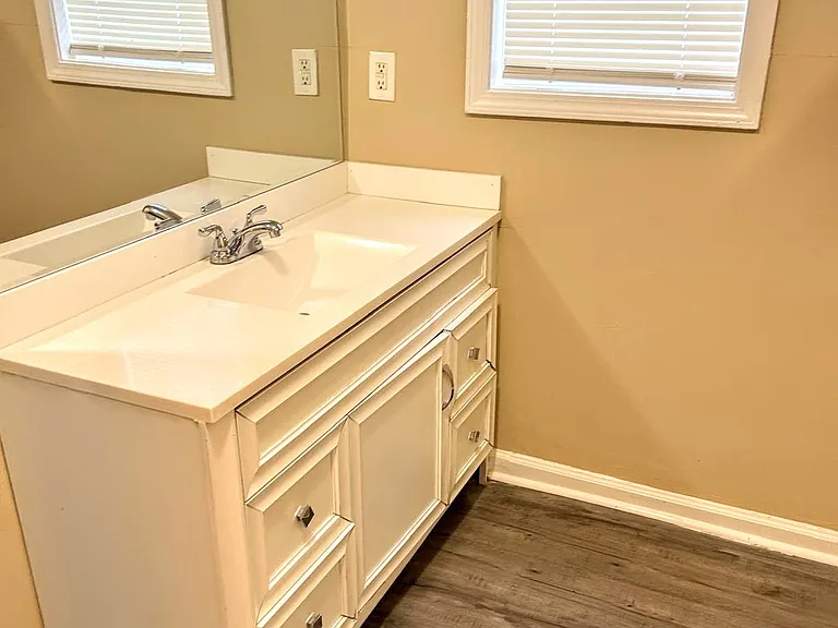 601 Elmwood St #4 — Photo 5
