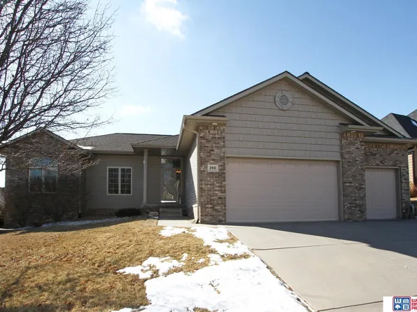 2401 Scotch Pine Trl, Lincoln, NE 68512