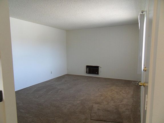 4th image of 327 Magdalena Dr