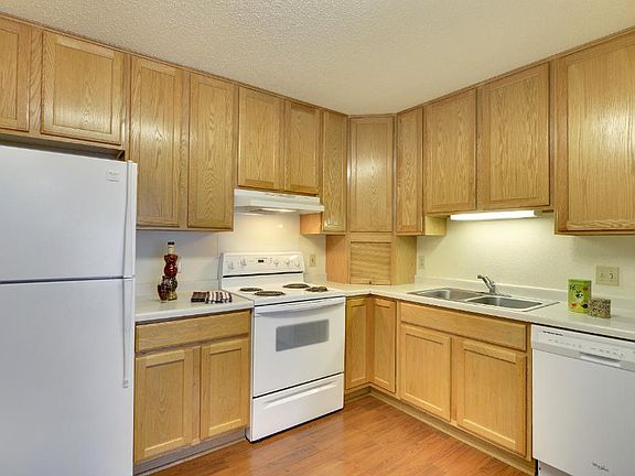 3rd image of 6711 Lake Shore Dr #214
