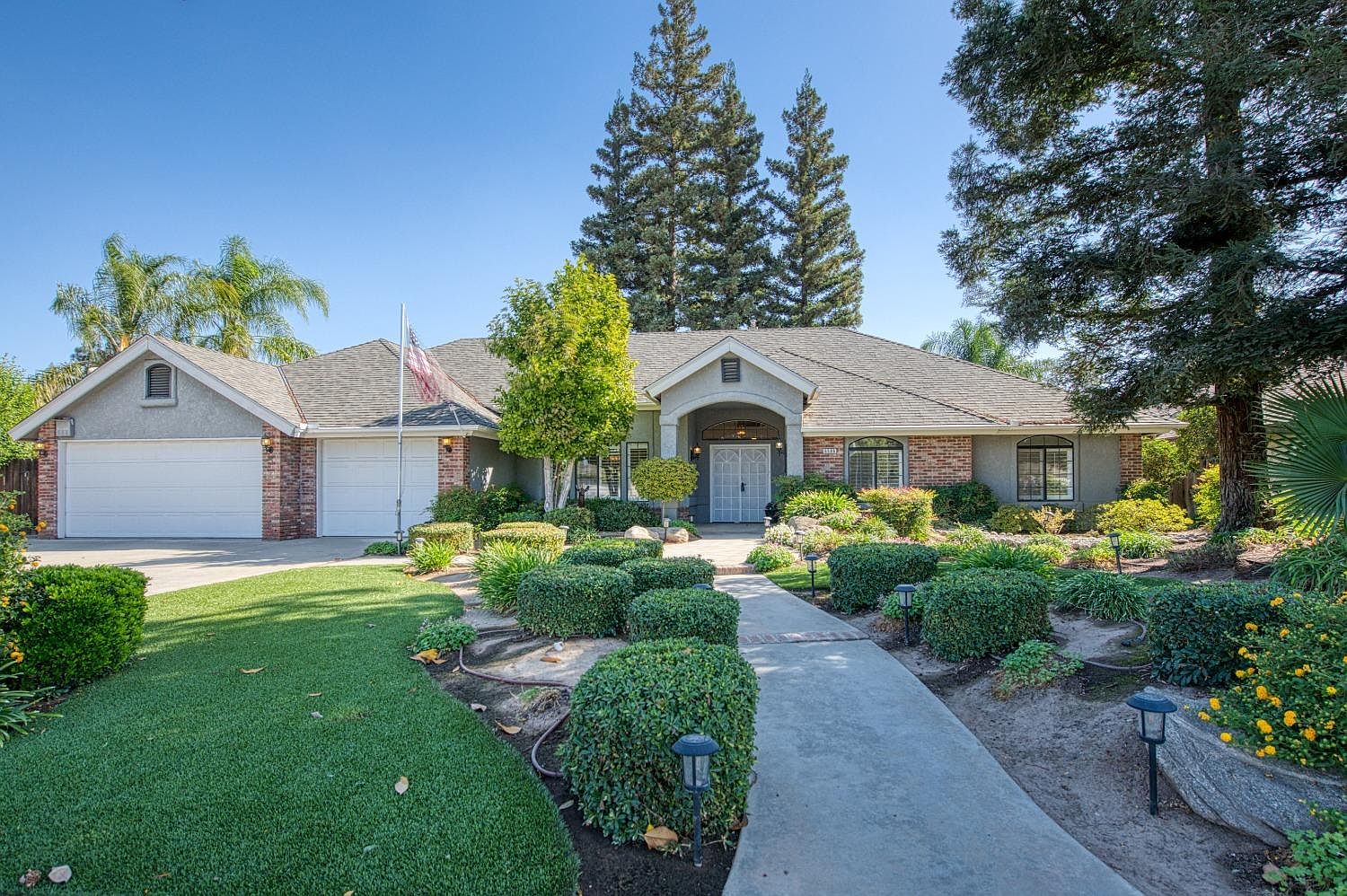 6586 N Fruit Ave, Fresno, CA 93711 | Zillow