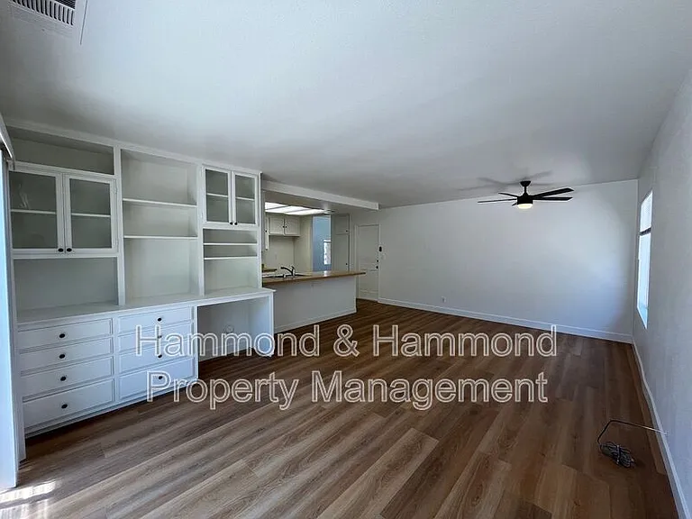 21812 Vintage St — Photo 27