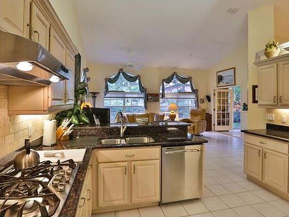 4th image of 810 Staghorn Ct