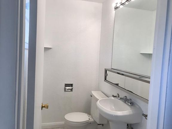 5th image of 9803B Minnesota St
