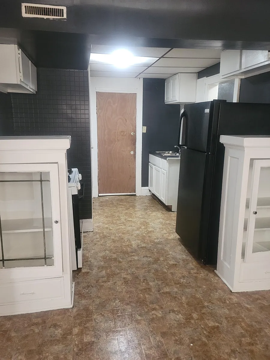 Kitchen - 1720 W Atkinson Ave