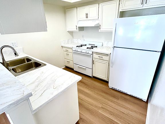 5th image of 4319 Whitsett Ave #8