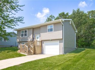 1209 N Prairie St, Pella, IA 50219