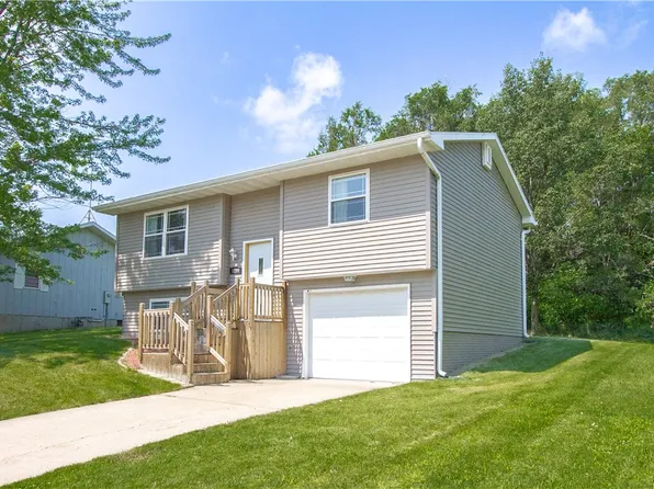 1209 N Prairie St, Pella, IA 50219