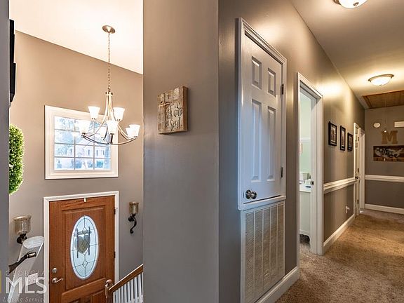 5th image of 22 Shagbark Dr