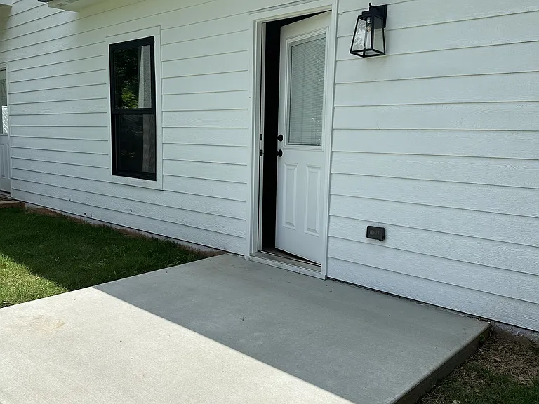 249 N Carter St #C — Photo 23