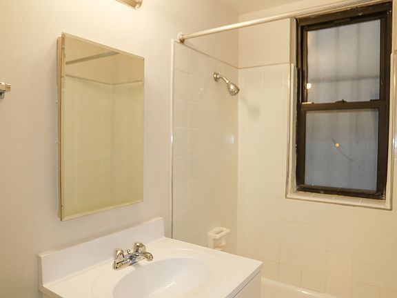 5th image of 5210 S Woodlawn Ave APT G7